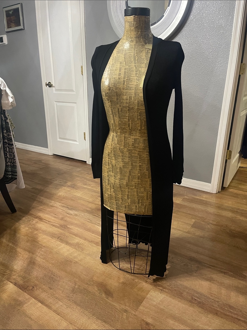 Wht House Blk Market - Ribbed - Long Cardigan - Slits at sides - size M